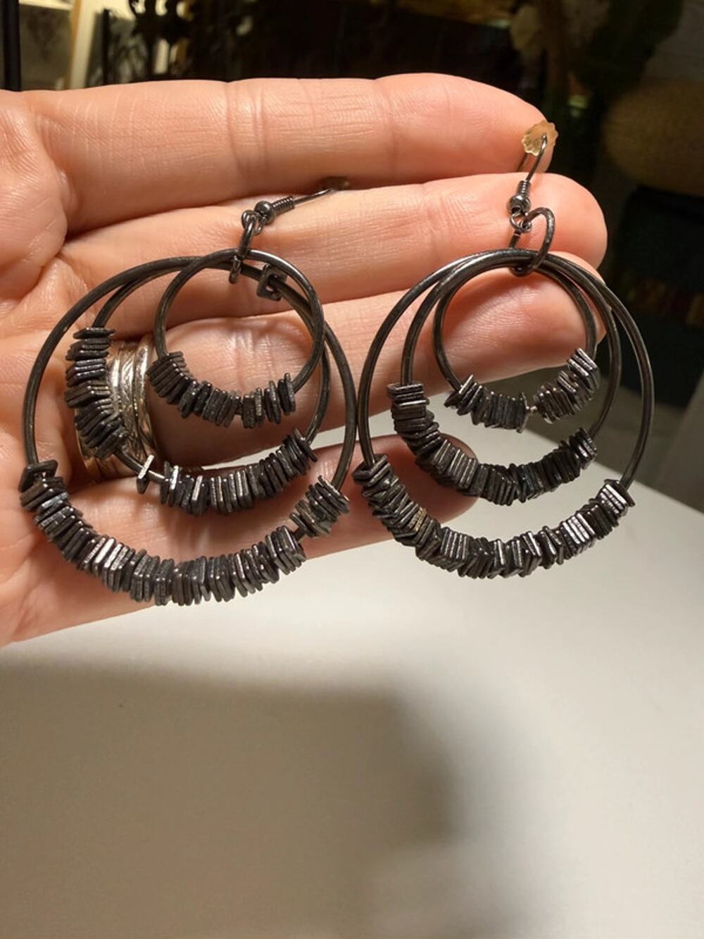 Black metal concentric circle dangle earrings 1.5”